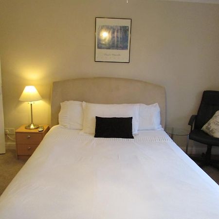 SleepNeat Bed and Breakfast Ascot  Kamer foto