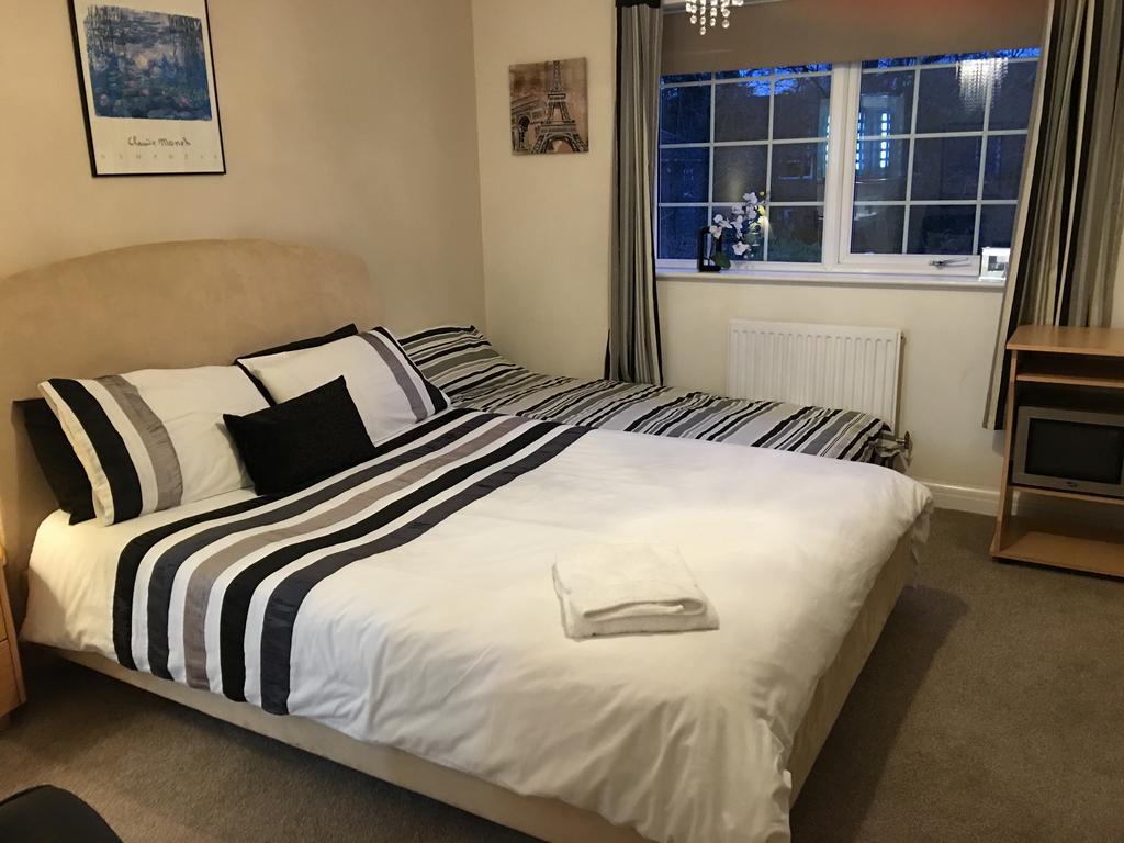 SleepNeat Bed and Breakfast Ascot  Kamer foto