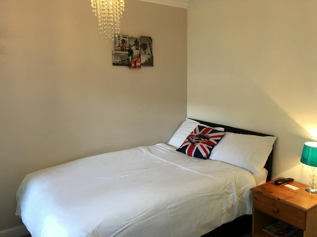 SleepNeat Bed and Breakfast Ascot  Kamer foto