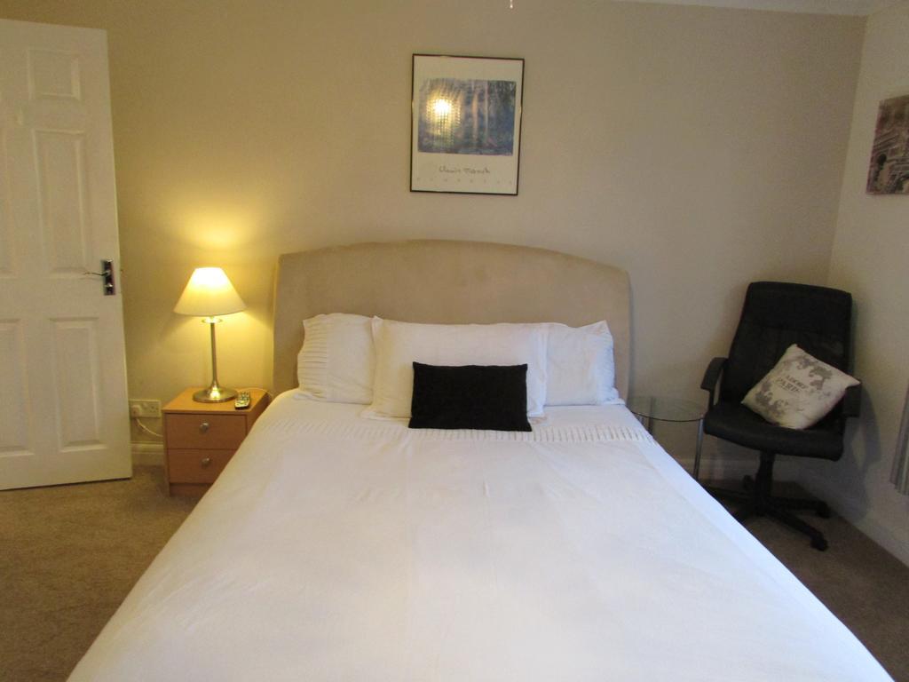 SleepNeat Bed and Breakfast Ascot  Kamer foto